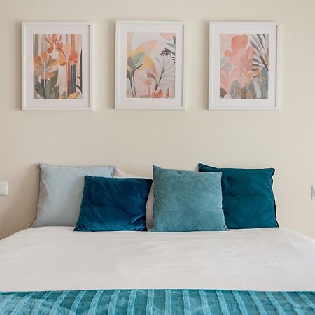Joivy Stylish City Centre Flat With Parking Maía Dış mekan fotoğraf