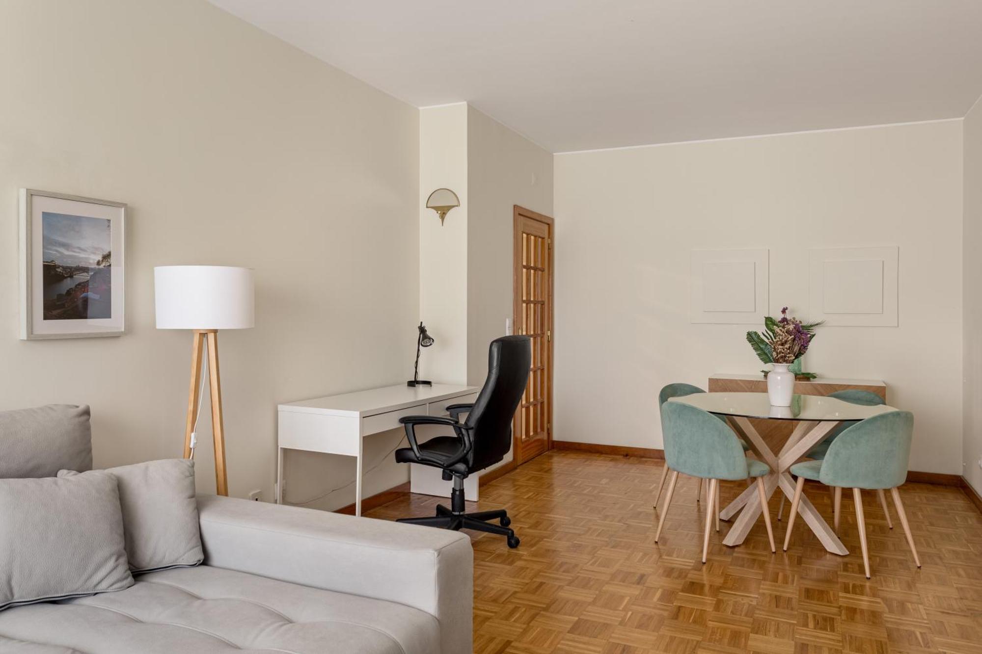 Joivy Stylish City Centre Flat With Parking Maía Dış mekan fotoğraf
