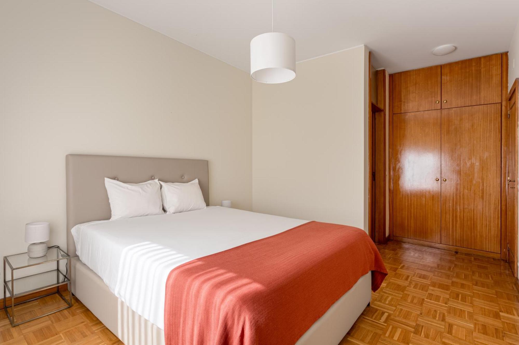 Joivy Stylish City Centre Flat With Parking Maía Dış mekan fotoğraf