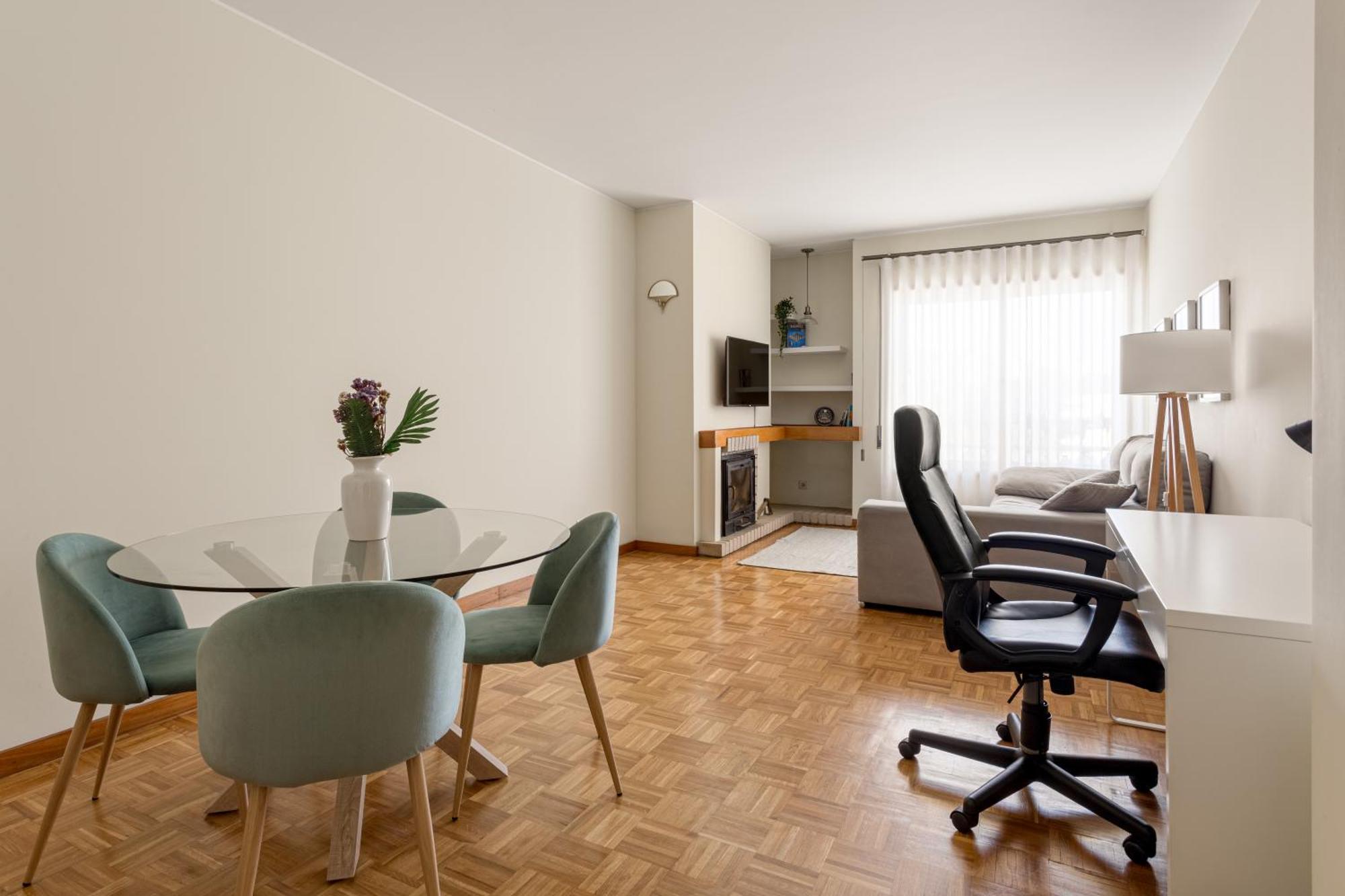 Joivy Stylish City Centre Flat With Parking Maía Dış mekan fotoğraf